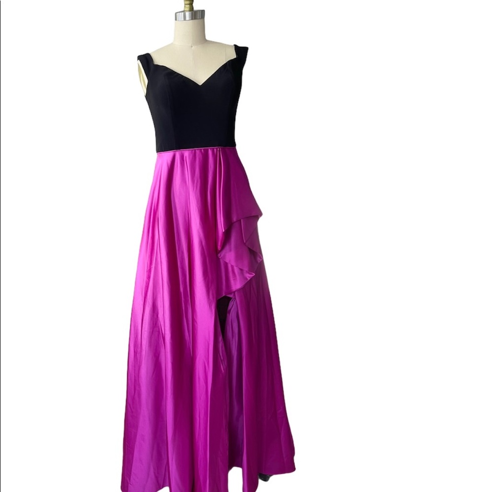 Off shoulder Ball gown. In magenta Sz 5 Junior